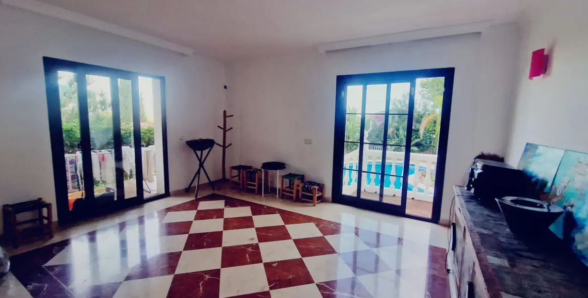 Продажа  отдельно стоящей виллы в Estepona (район El Paraiso) 20