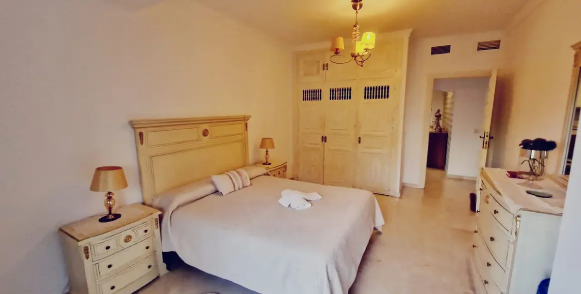 Продажа  отдельно стоящей виллы в El Paraiso 28