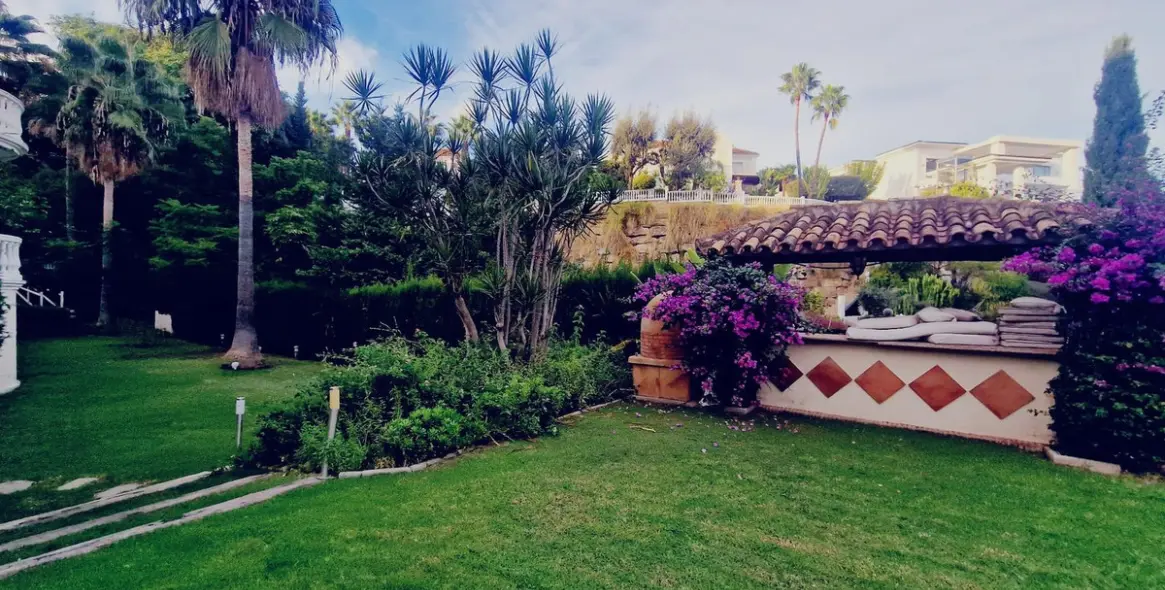 Продажа  отдельно стоящей виллы в El Paraiso 30