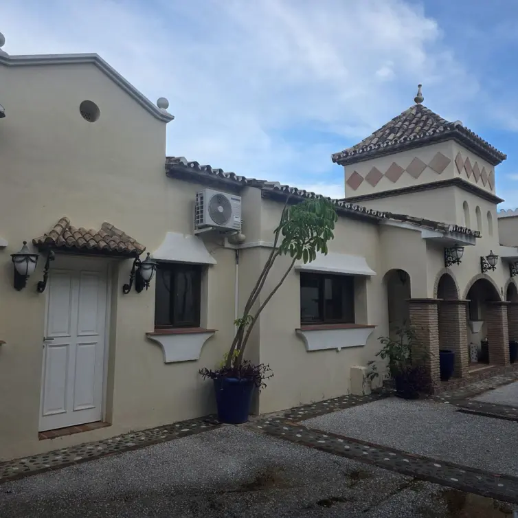Venta de villa independiente en El Paraiso