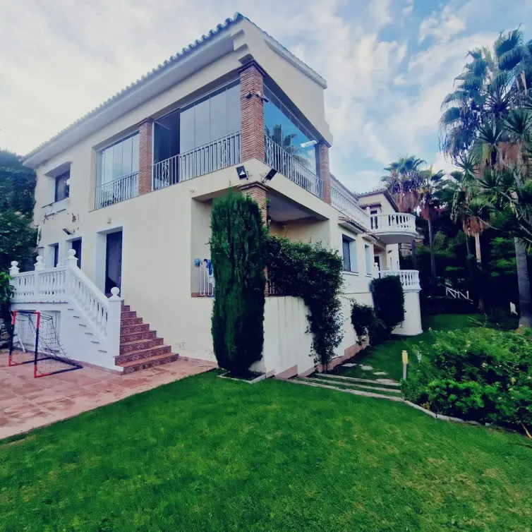 Venta de villa independiente en El Paraiso
