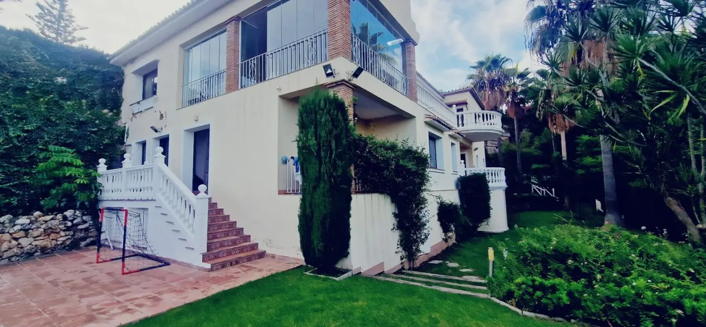 Venta de villa independiente en El Paraiso 1