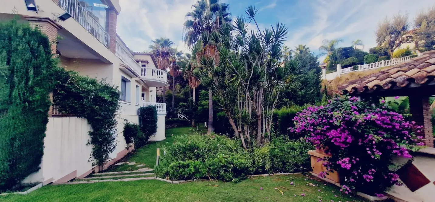 Venta de villa independiente en El Paraiso 2