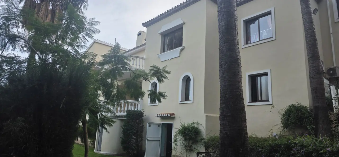 Venta de villa independiente en El Paraiso 3