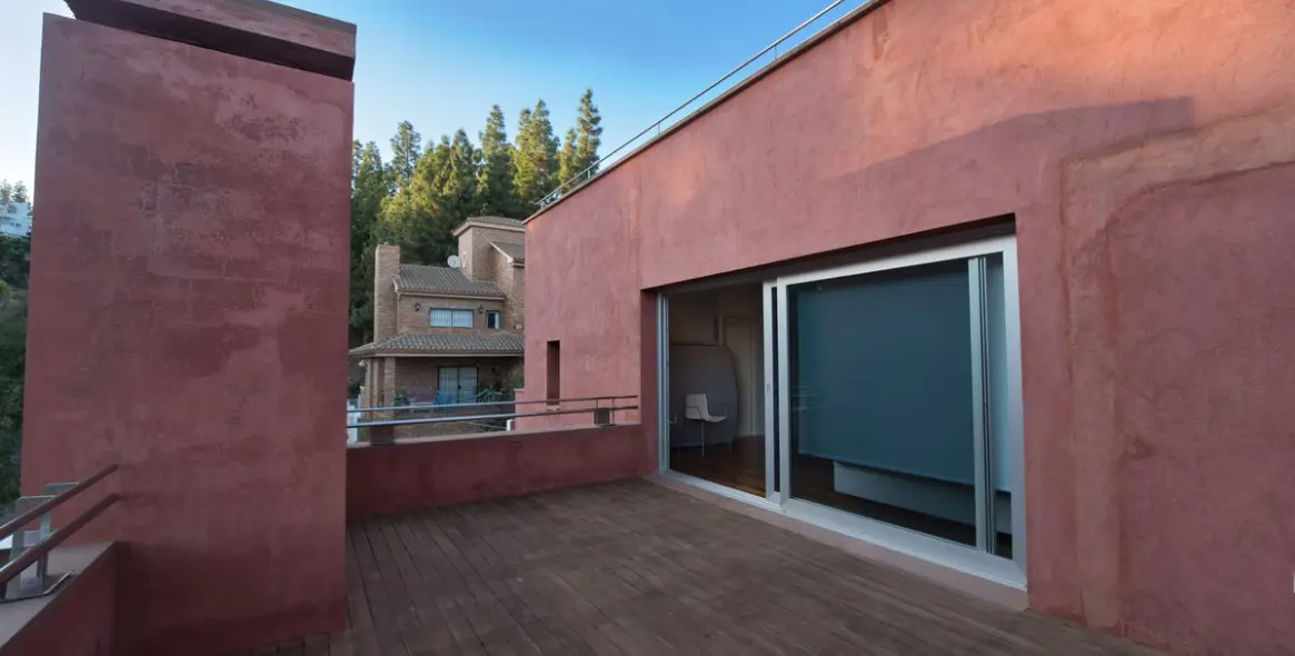 Продажа  отдельно стоящей виллы в Malaga (район Teatinos) 2