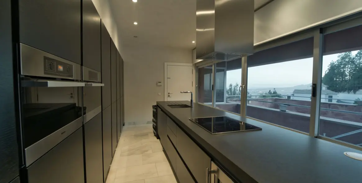 Продажа  отдельно стоящей виллы в Malaga (район Teatinos) 5