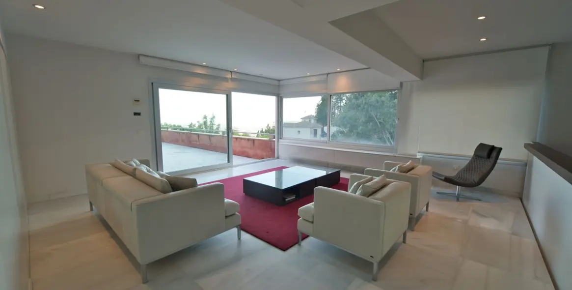 Продажа  отдельно стоящей виллы в Malaga (район Teatinos) 8