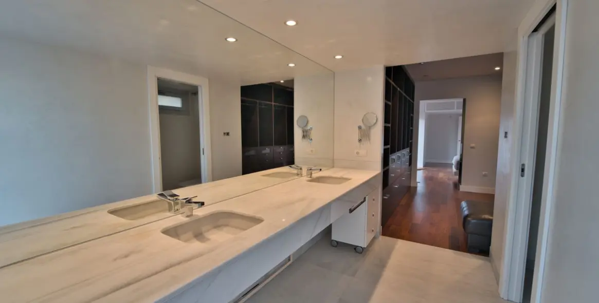 Продажа  отдельно стоящей виллы в Malaga (район Teatinos) 15