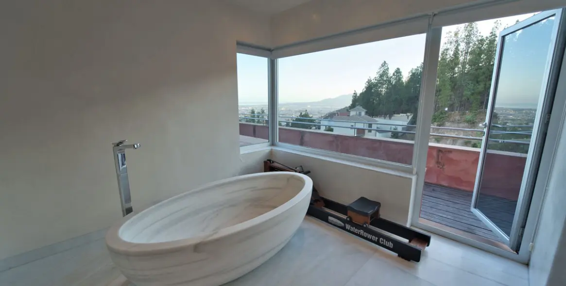 Продажа  отдельно стоящей виллы в Malaga (район Teatinos) 17