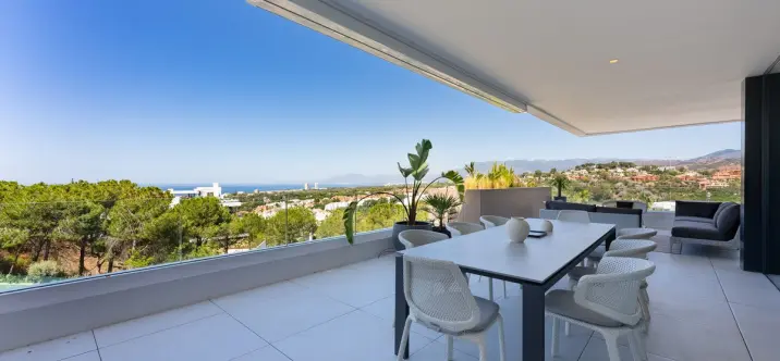 Sale of middle floor apartment in Cabopino 4