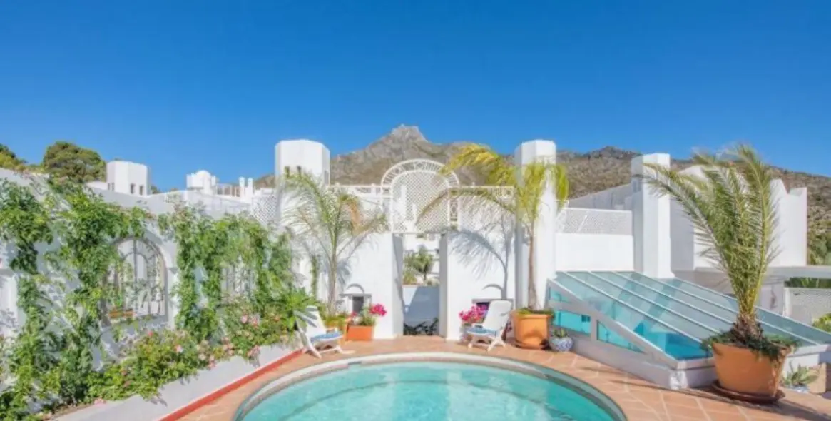 Продажа двухуровневого пентхауса в Marbella 1