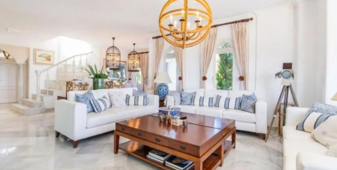 Продажа двухуровневого пентхауса в Marbella 2