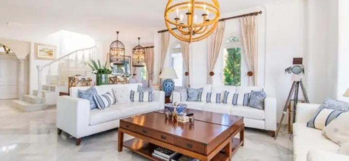 Продажа двухуровневого пентхауса в Marbella 1