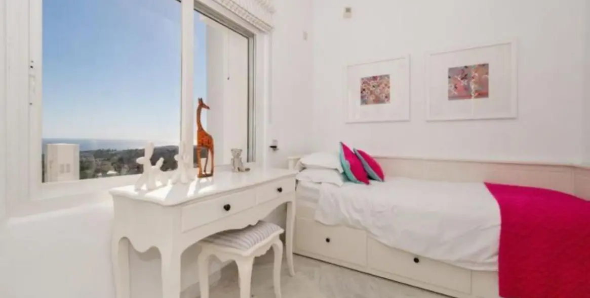 Продажа двухуровневого пентхауса в Marbella 11