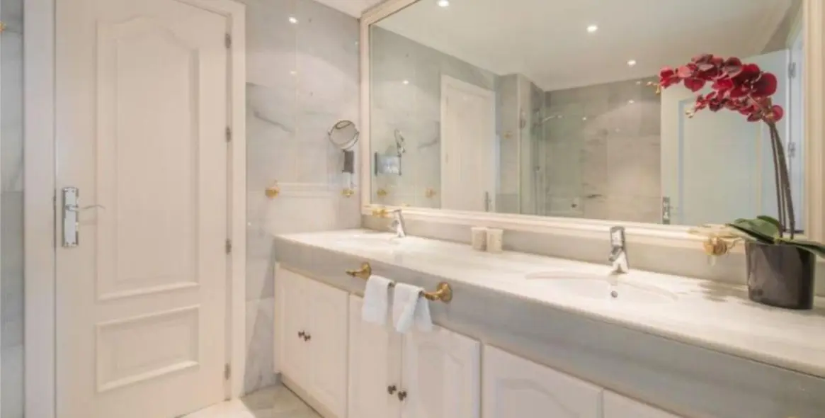 Продажа двухуровневого пентхауса в Marbella 14