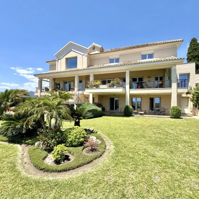 Продажа  отдельно стоящей виллы в Mijas Golf