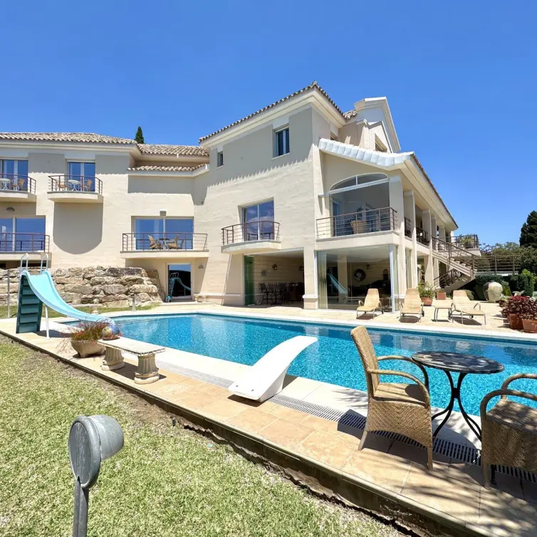 Продажа  отдельно стоящей виллы в Mijas Golf