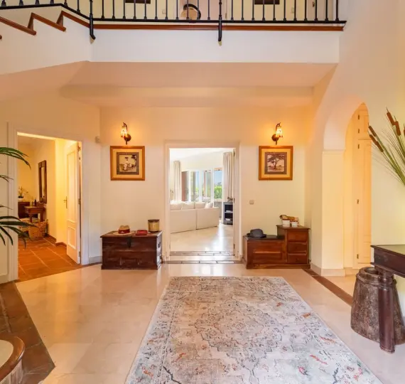 Продажа дома на две семьи в Casares Playa