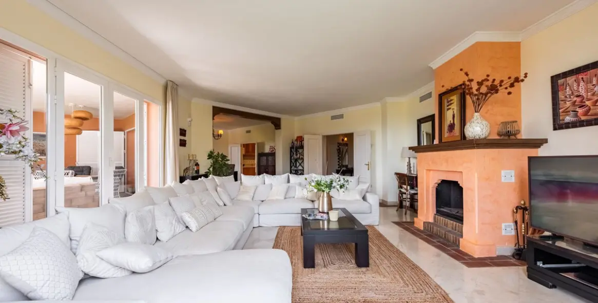 Продажа дома на две семьи в Casares Playa 4