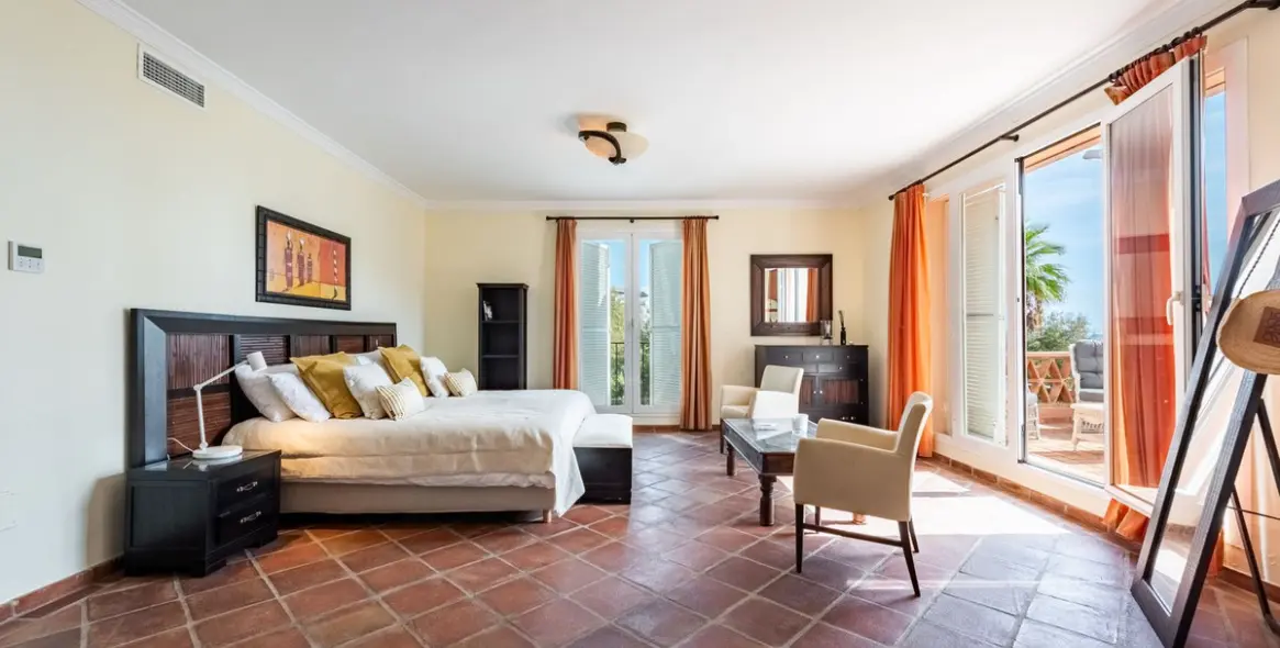 Продажа дома на две семьи в Casares Playa 8