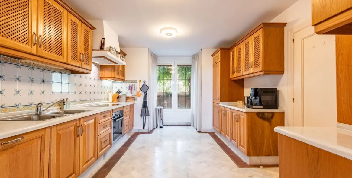 Продажа дома на две семьи в Casares Playa 9