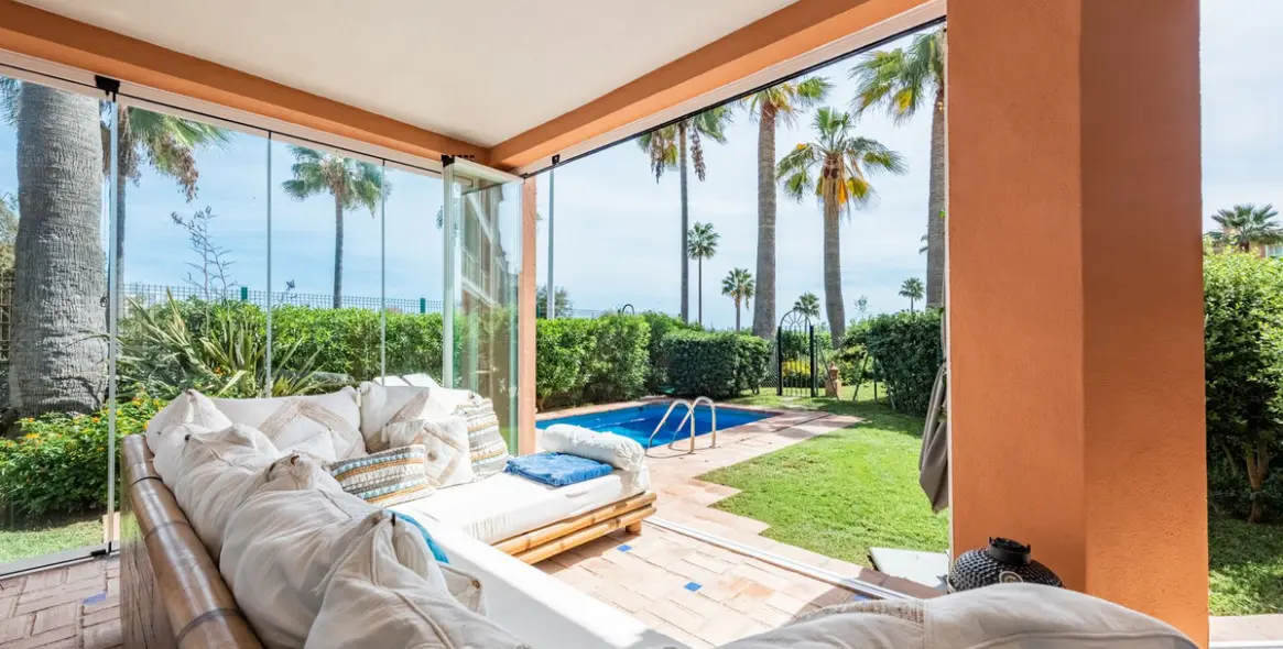 Продажа дома на две семьи в Casares Playa 10