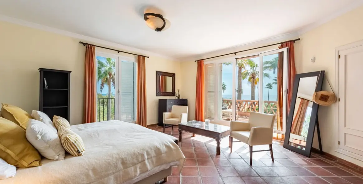 Продажа дома на две семьи в Casares Playa 13