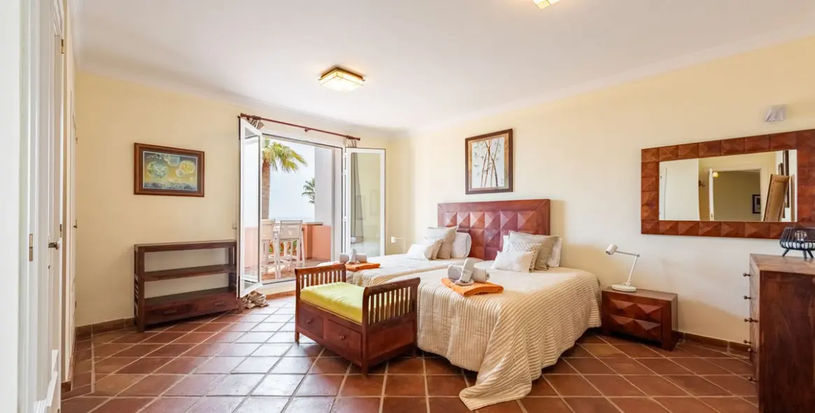 Продажа дома на две семьи в Casares Playa 14