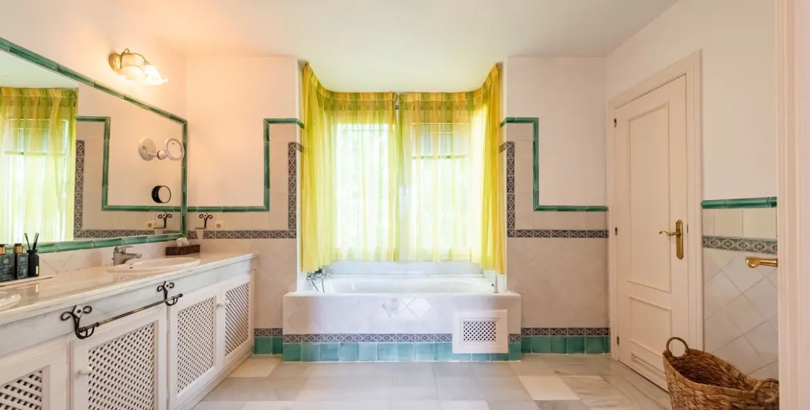 Продажа дома на две семьи в Casares Playa 15