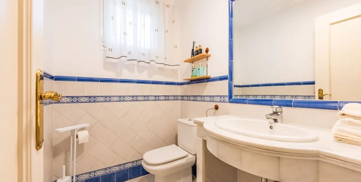 Продажа дома на две семьи в Casares Playa 17