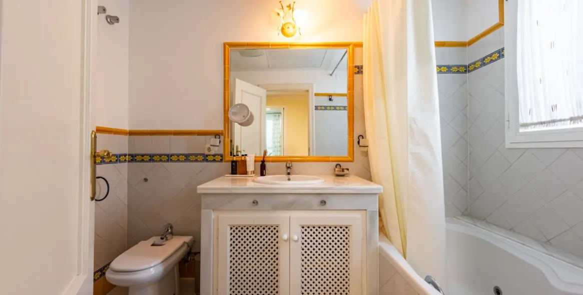 Продажа дома на две семьи в Casares Playa 19