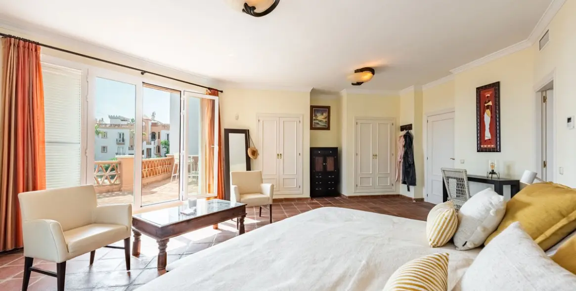 Продажа дома на две семьи в Casares Playa 20