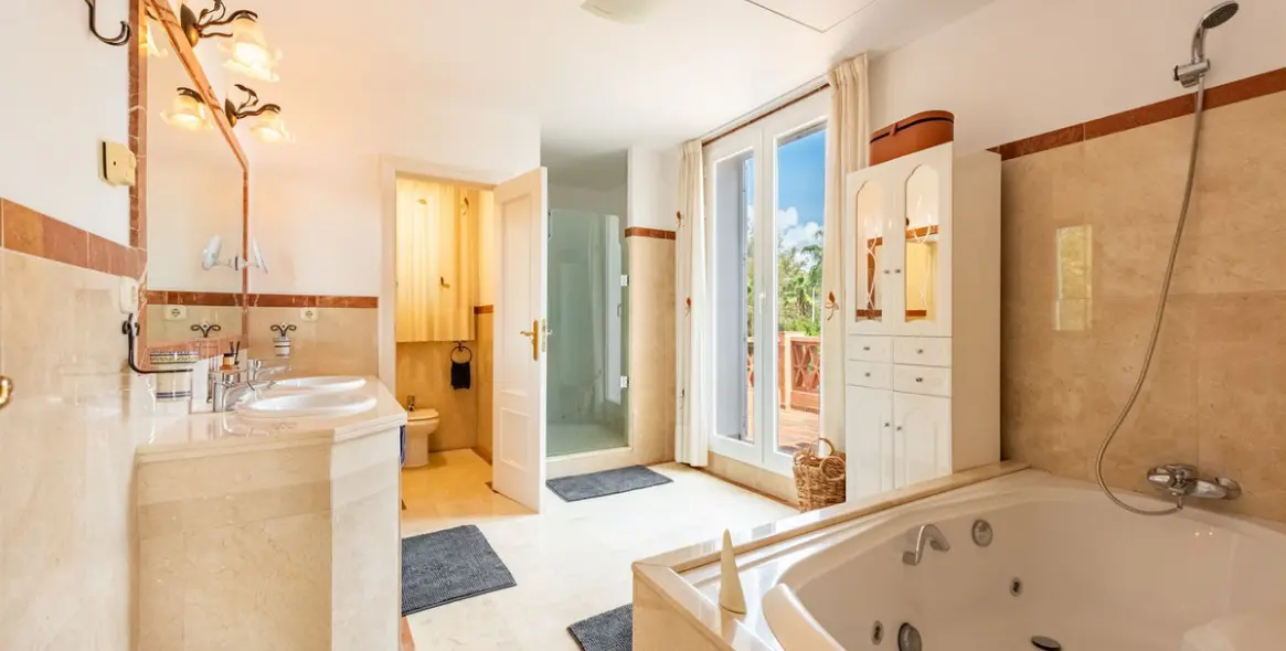 Sale of detached villa in Casares Playa 27