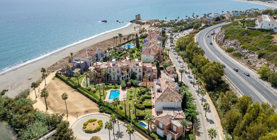 Sale of detached villa in Casares Playa 38