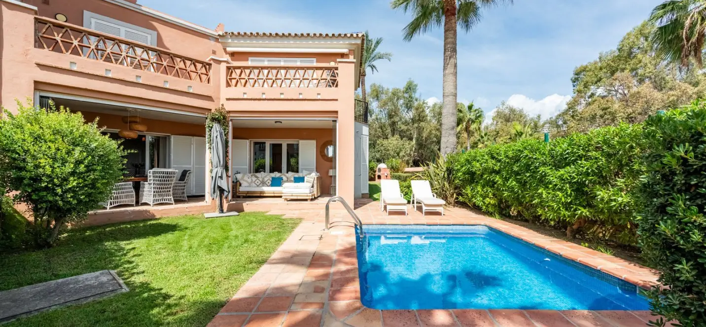 Sale of detached villa in Casares Playa 0