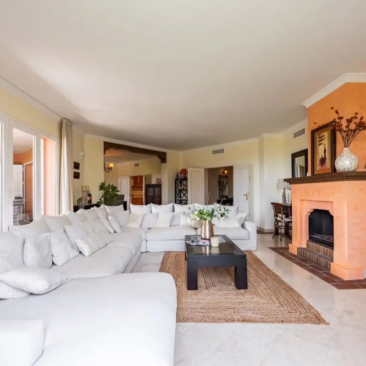 Sale of detached villa in Casares Playa