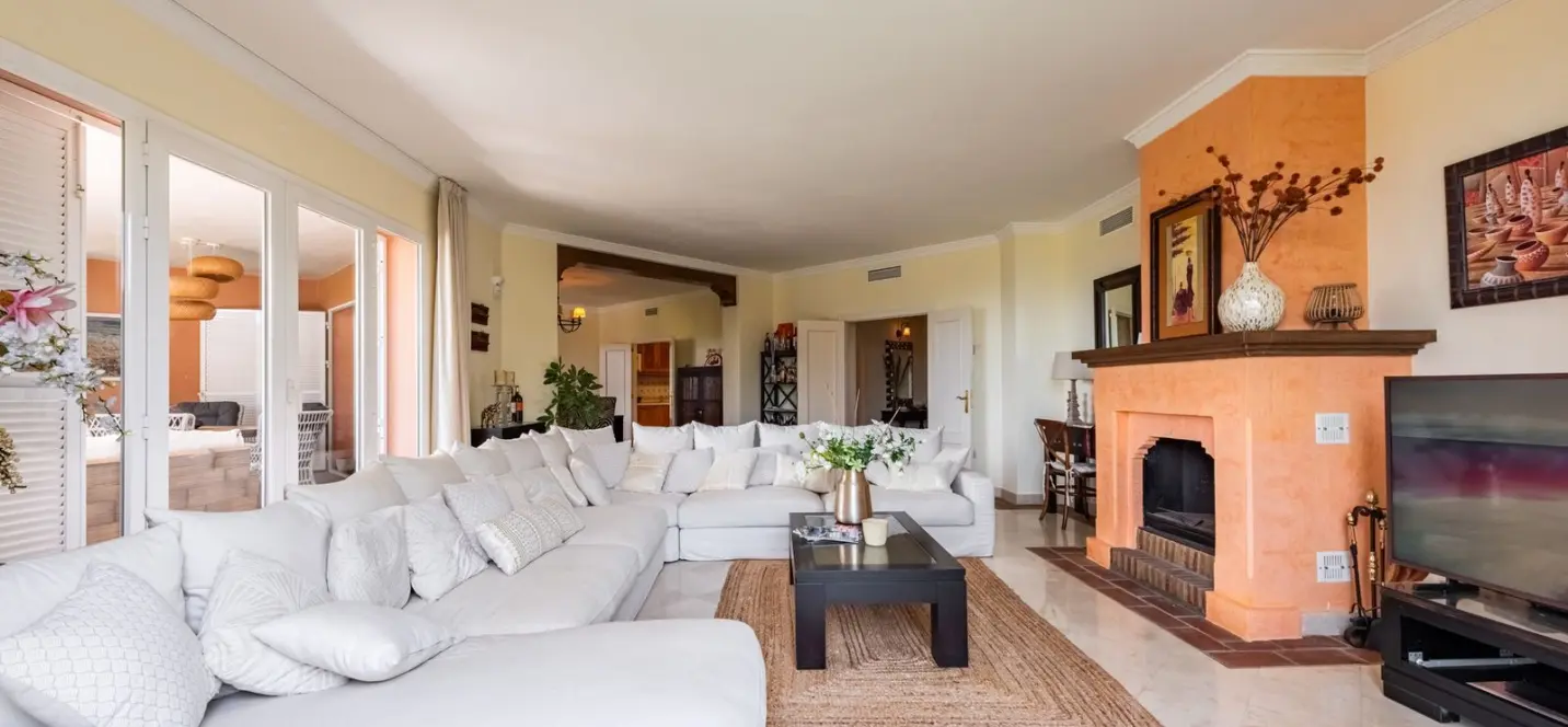 Sale of detached villa in Casares Playa 2