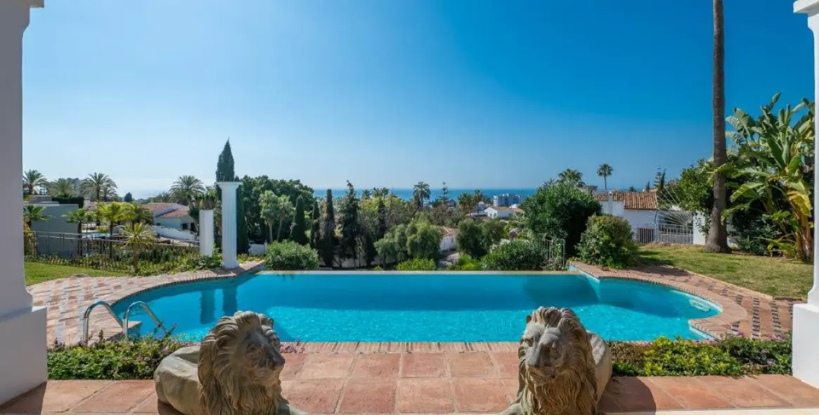 Sale of detached villa in Marbella East (district Río Real) 2