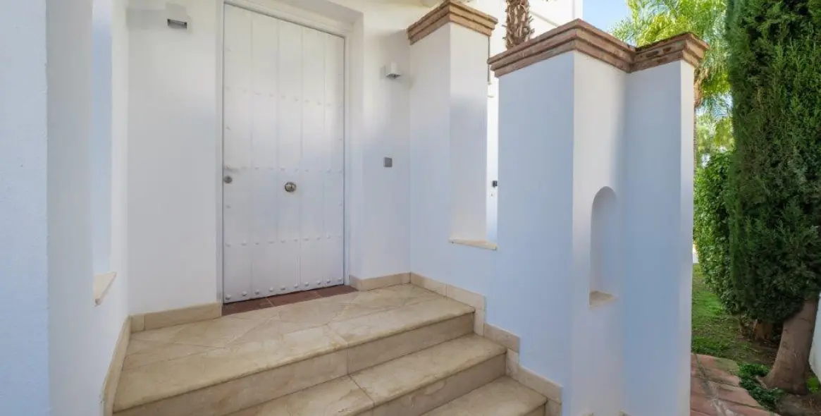 Sale of detached villa in Marbella East (district Río Real) 5