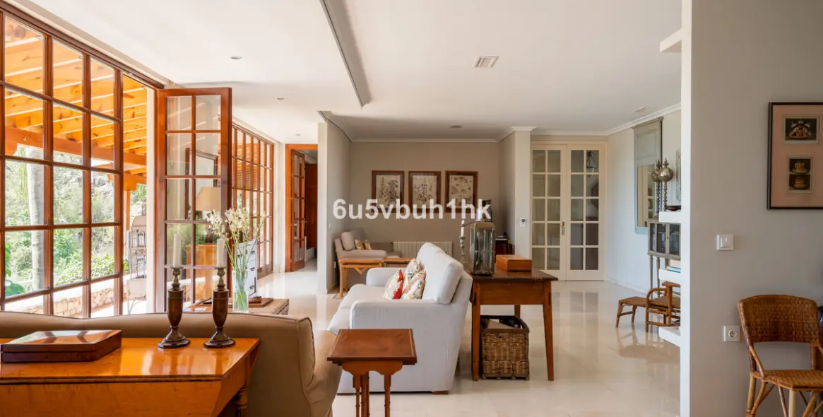 Продажа  отдельно стоящей виллы в Malaga (район Málaga Este) 1