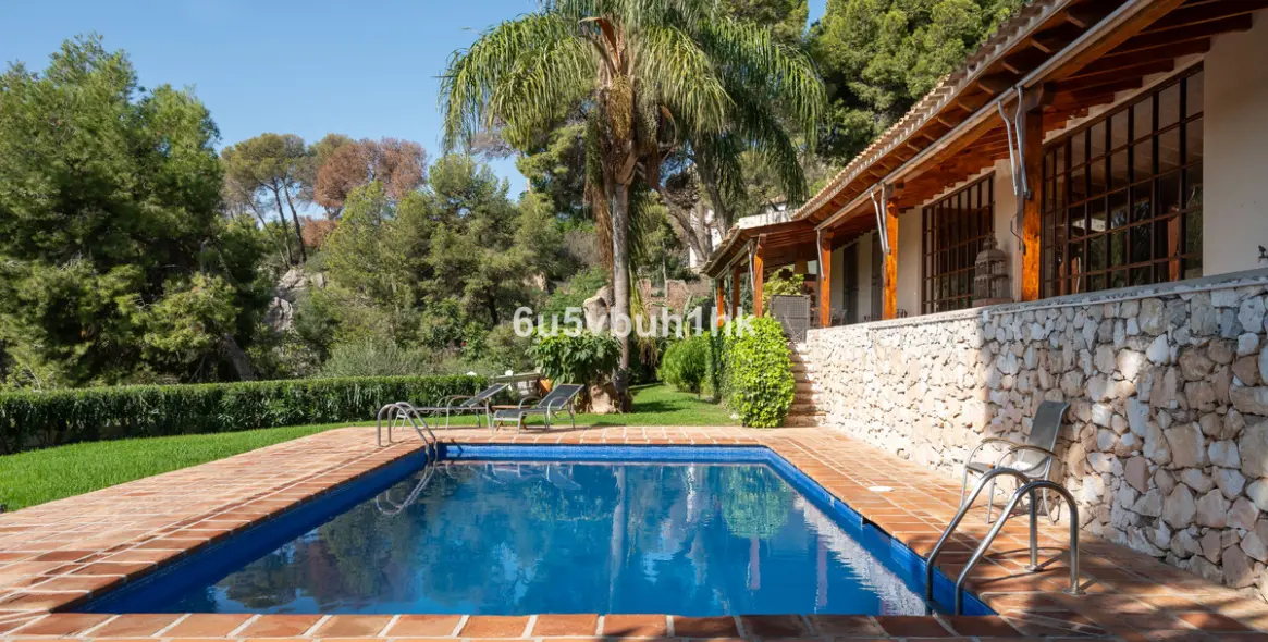 Продажа  отдельно стоящей виллы в Malaga (район Málaga Este) 3