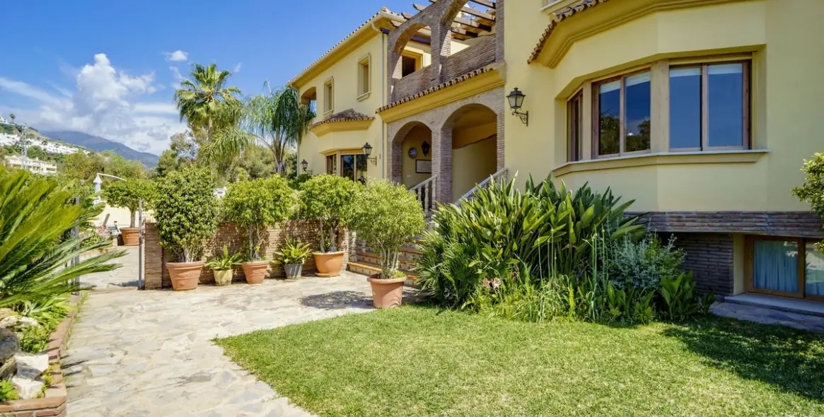 Продажа  отдельно стоящей виллы в La Quinta 5