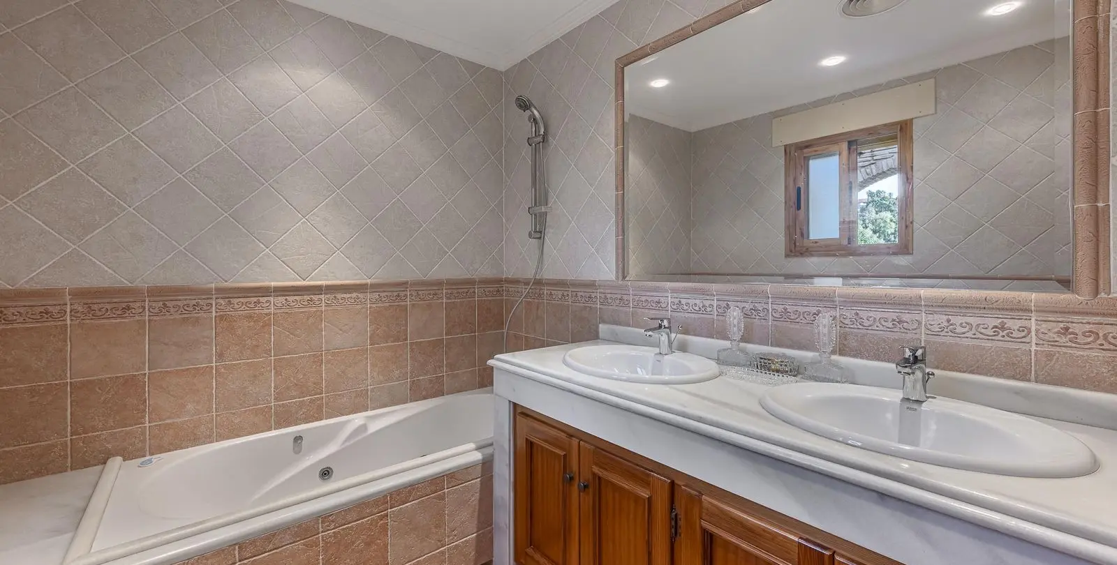 Venta de villa independiente en La Quinta 13