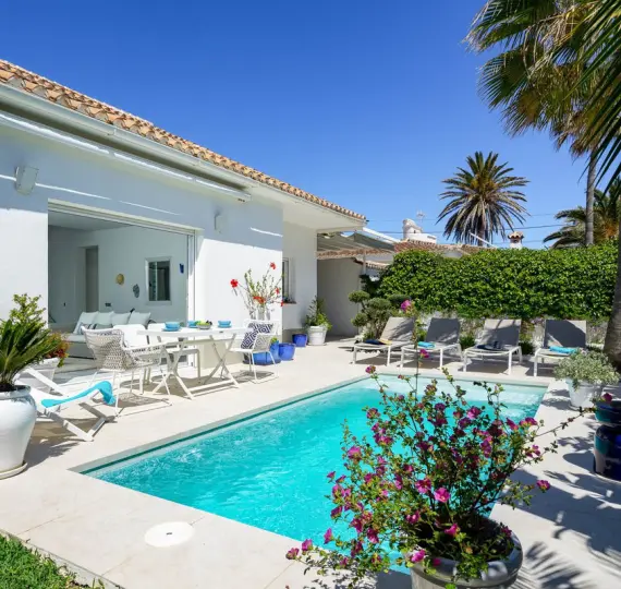 Detached villa R4783957