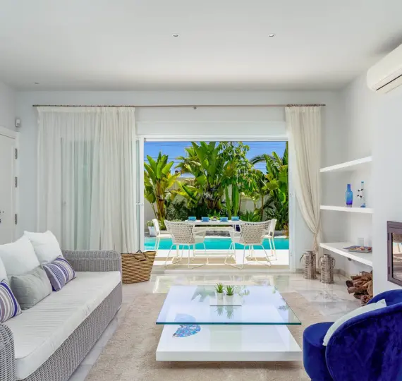 Detached villa R4783957