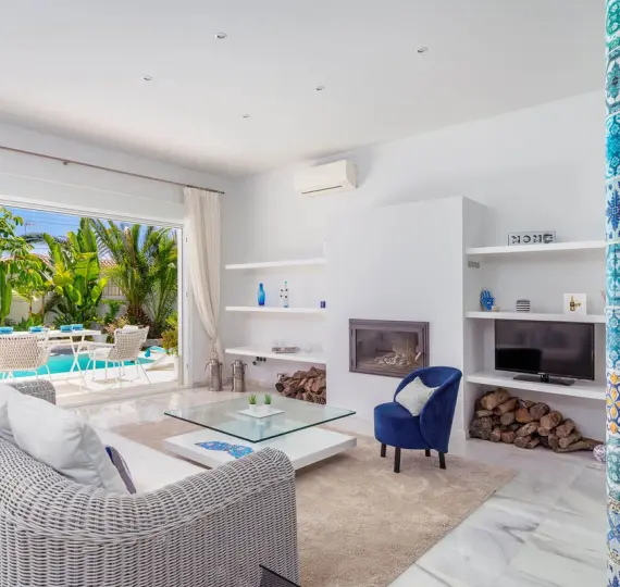 Detached villa R4783957