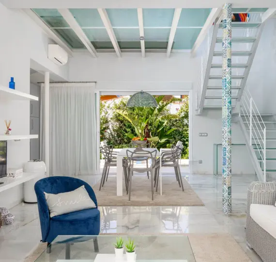 Detached villa R4783957