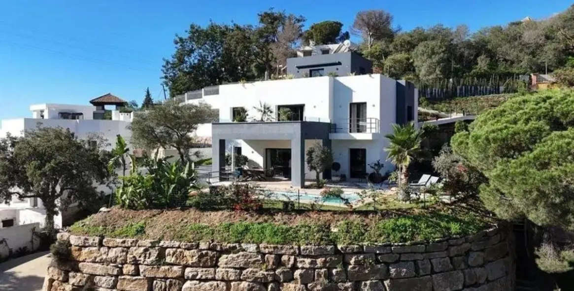 Продажа  отдельно стоящей виллы в Elviria 2