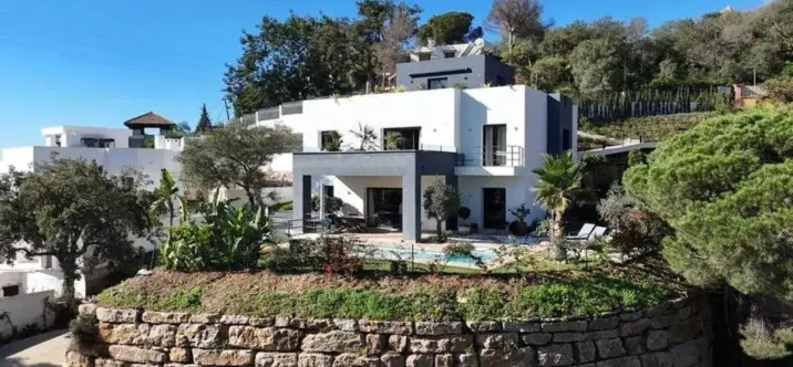 Продажа  отдельно стоящей виллы в Elviria 1