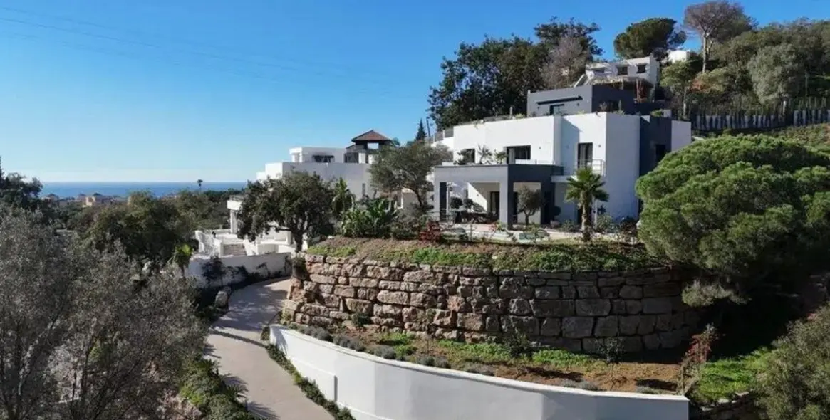 Продажа  отдельно стоящей виллы в Elviria 3